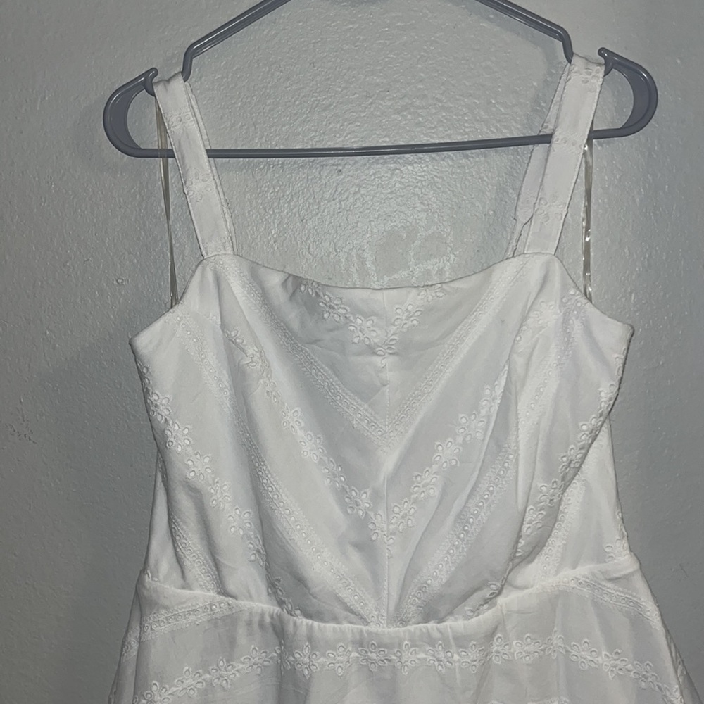 White eyelet dress with open back and thicker straps. Brand new, never worn! - Picture 2 of 7